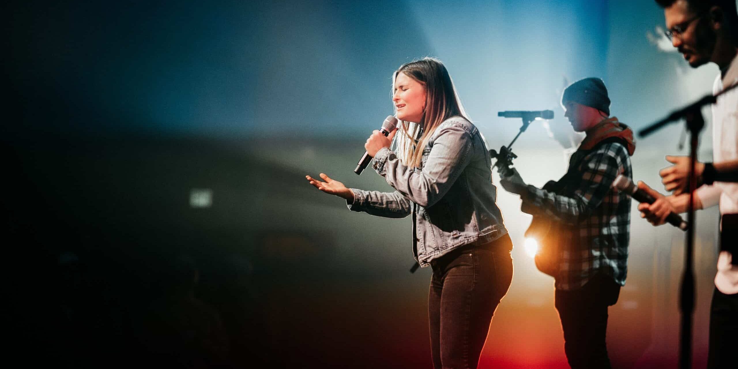 guy worship on faithmade church website starter site